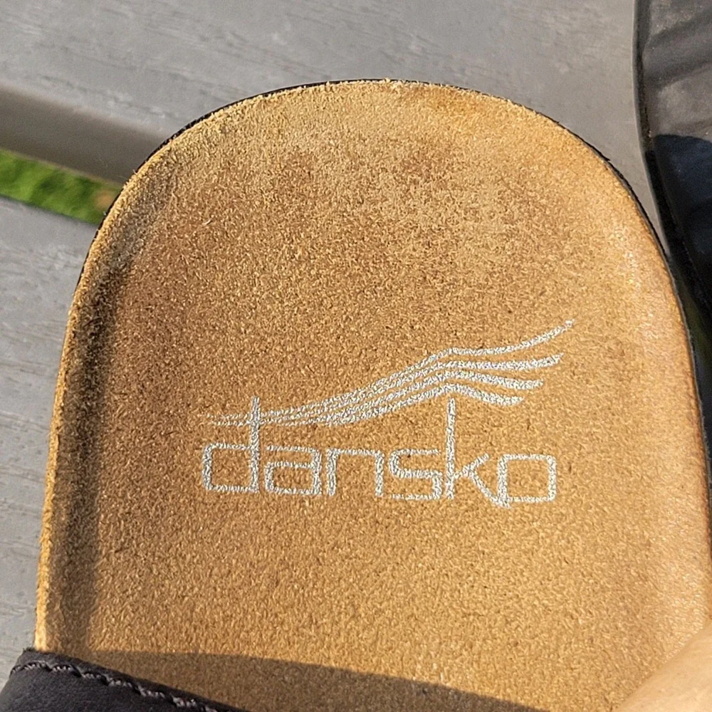 Dansko tiana are